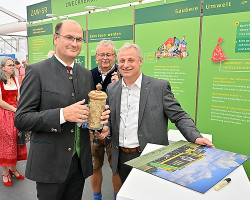 Ministerbesuch durch Füracker bei der Ostbayernschau 2022