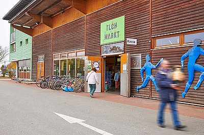 Eingang des Flohmarkts im Straubinger Entsorgungszentrum