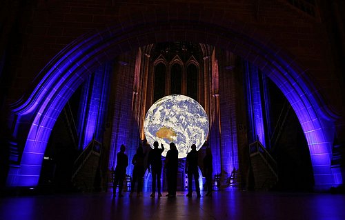 Gaia von Luke Jerram at Liverpool Cathedral, Photo Gareth Jones