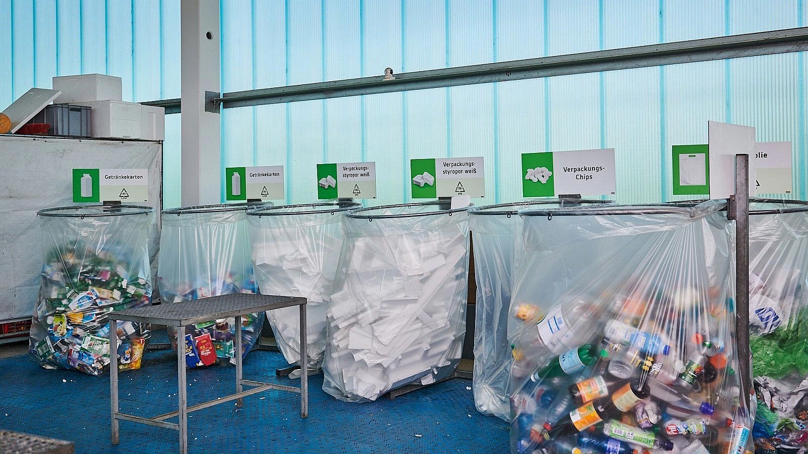 Sortierstation für Kunststoff-Verpackungsabfälle im Wertstoffhof Alfred-Dick-Ring, Straubing