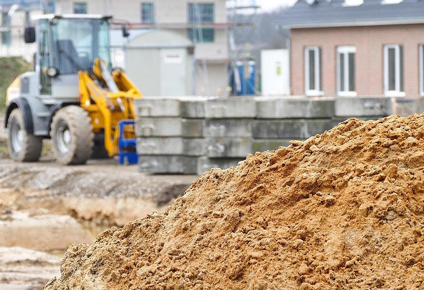 Baustelle mit Erdaushub