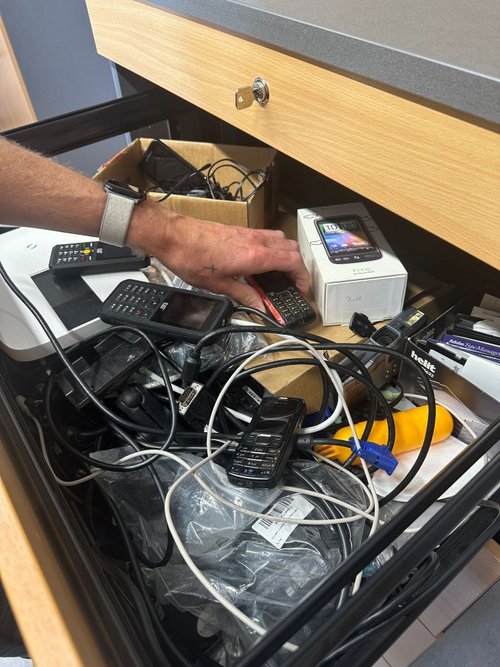Elektrogeräte im Schubladen