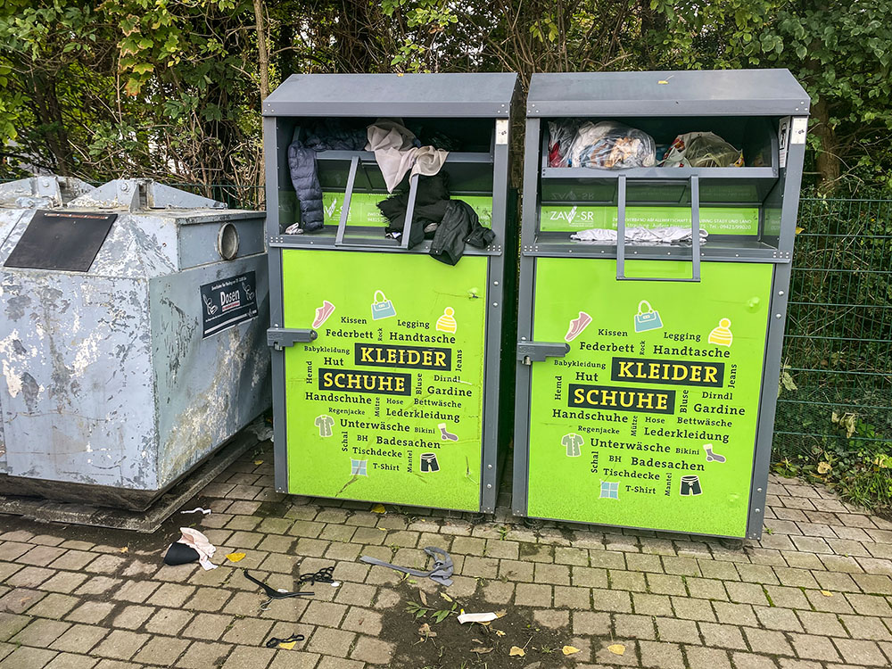 Vermüllter Containerstandort